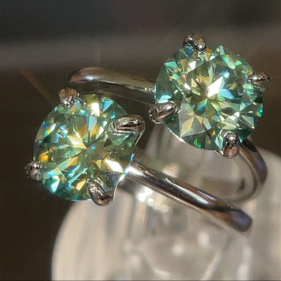 2ct VVS1 Sea Green Moissanite Solitare Ring - Picture 7 of 10